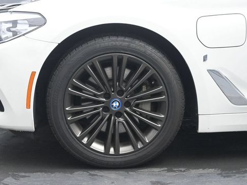 Used 2019 BMW 530e xDrive w/ Convenience Package AWD/4WD image 32