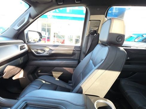 Used 2023 Chevrolet Suburban RST w/ Luxury Package image 24