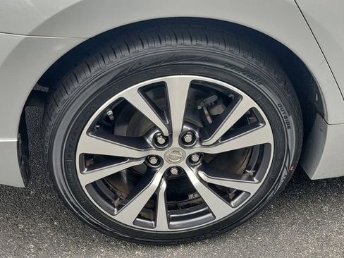 Used 2016 Nissan Maxima 3.5 SV w/ Interior Lighting Package FWD image 6