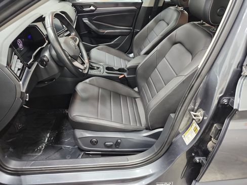Used 2023 Volkswagen Jetta SE FWD image 10