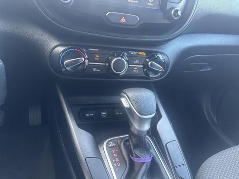 Used 2021 Kia Soul LX image 27