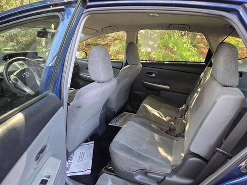 Used 2014 Toyota Prius V image 12
