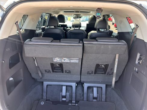 Used 2025 Kia Carnival SX Prestige FWD image 31