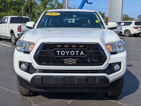 Used 2021 Toyota Tacoma SR5 RWD image 9