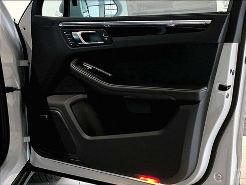 New 2026 Porsche Macan S image 25