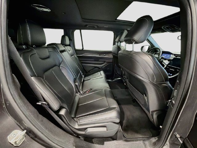 Used 2024 Jeep Grand Cherokee L Limited AWD/4WD image 23