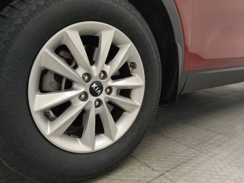 Used 2020 Kia Sorento LX FWD image 31