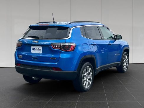 Used 2022 Jeep Compass Latitude AWD/4WD image 5