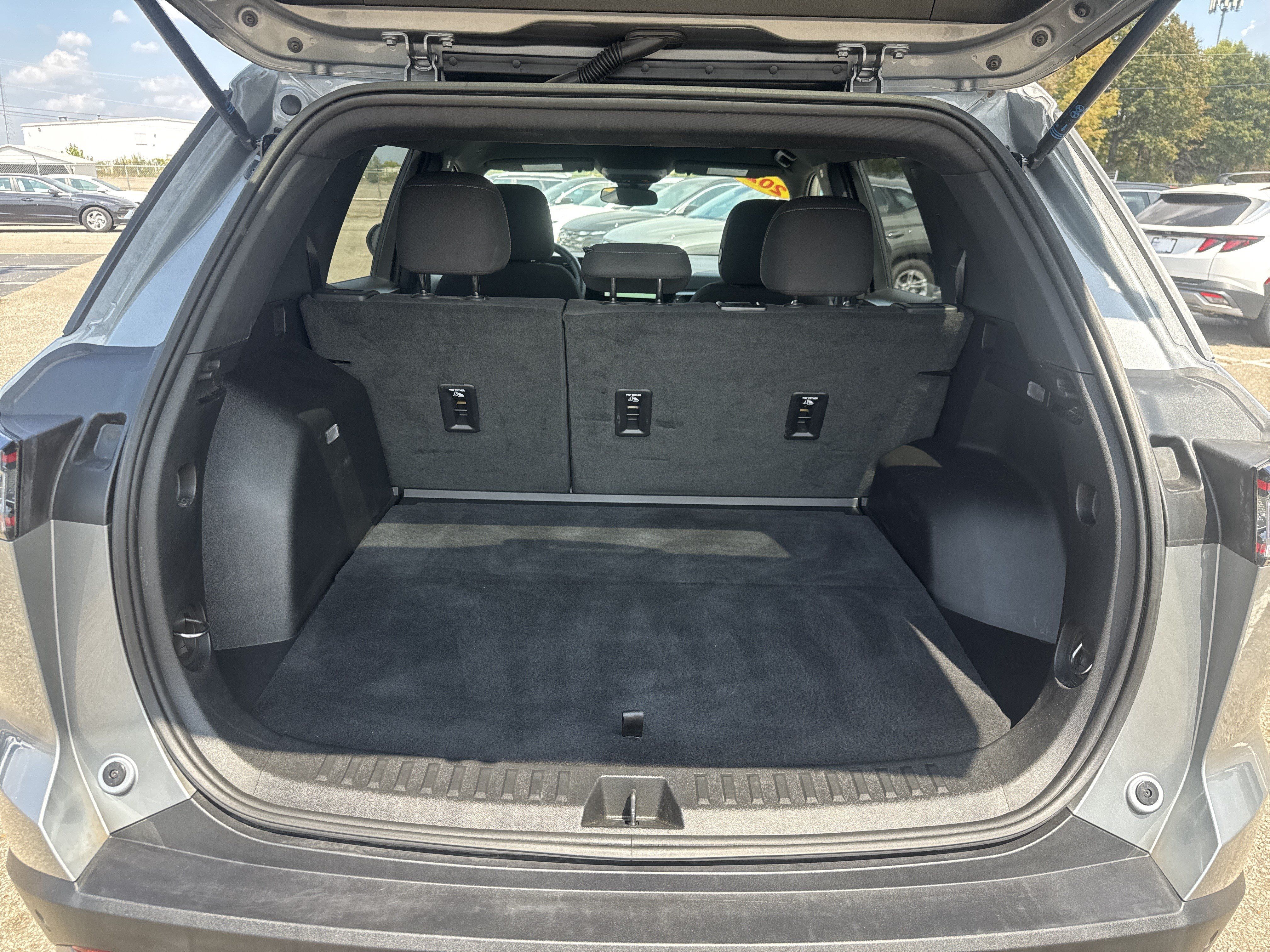 Used 2025 Chevrolet Equinox LT FWD image 8
