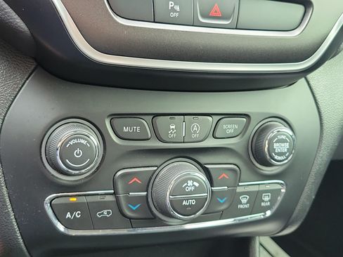 Used 2019 Jeep Cherokee Trailhawk w/ Trailer Tow Group AWD/4WD image 22