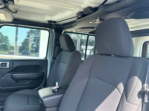 Used 2023 Jeep Wrangler Unlimited Sport AWD/4WD image 3