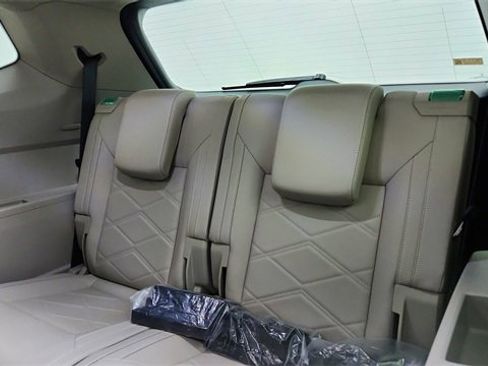 Used 2025 Volkswagen Atlas SE image 30