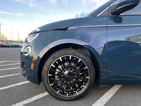 New 2025 FIAT 500 e w/ Quick Order Package 21B Icona image 11