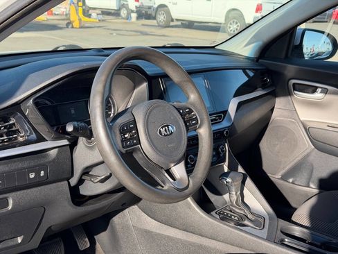 Used 2020 Kia Niro LX image 17