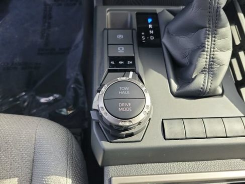 Used 2025 Toyota 4Runner SR5 AWD/4WD image 34