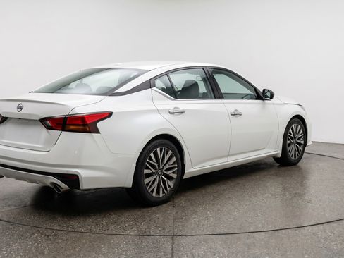 Used 2025 Nissan Altima 2.5 SV FWD image 9