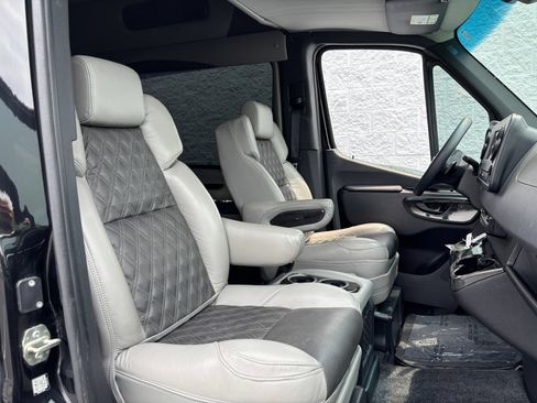 Used 2023 Mercedes-Benz Sprinter 2500 image 26
