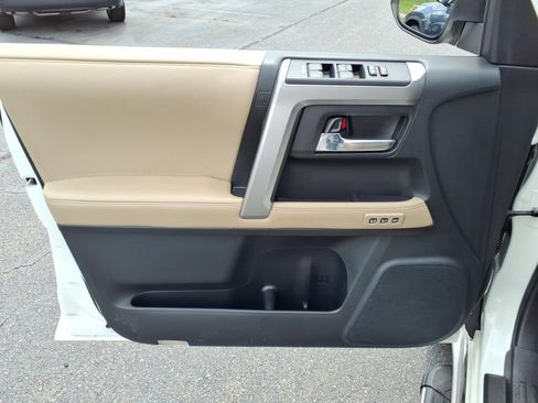 Used 2017 Toyota 4Runner Limited AWD/4WD image 7