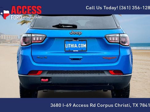 Used 2025 Jeep Compass Trailhawk AWD/4WD image 5
