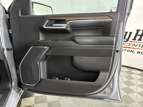 Used 2024 Chevrolet Silverado 1500 LT AWD/4WD image 29