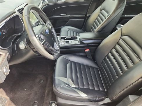 Used 2020 Ford Fusion SEL image 18