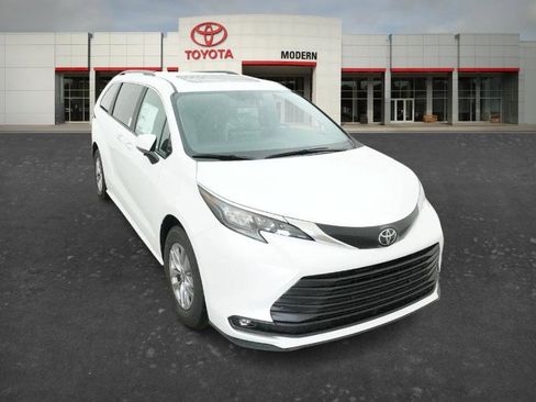 New 2026 Toyota Sienna XLE FWD image 21