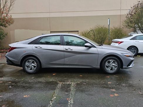New 2026 Hyundai Elantra SE FWD image 8