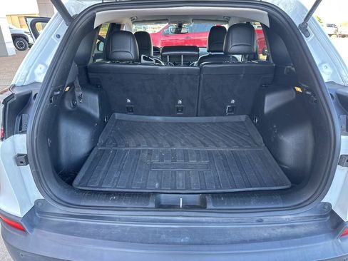 Used 2019 Jeep Cherokee Limited image 16