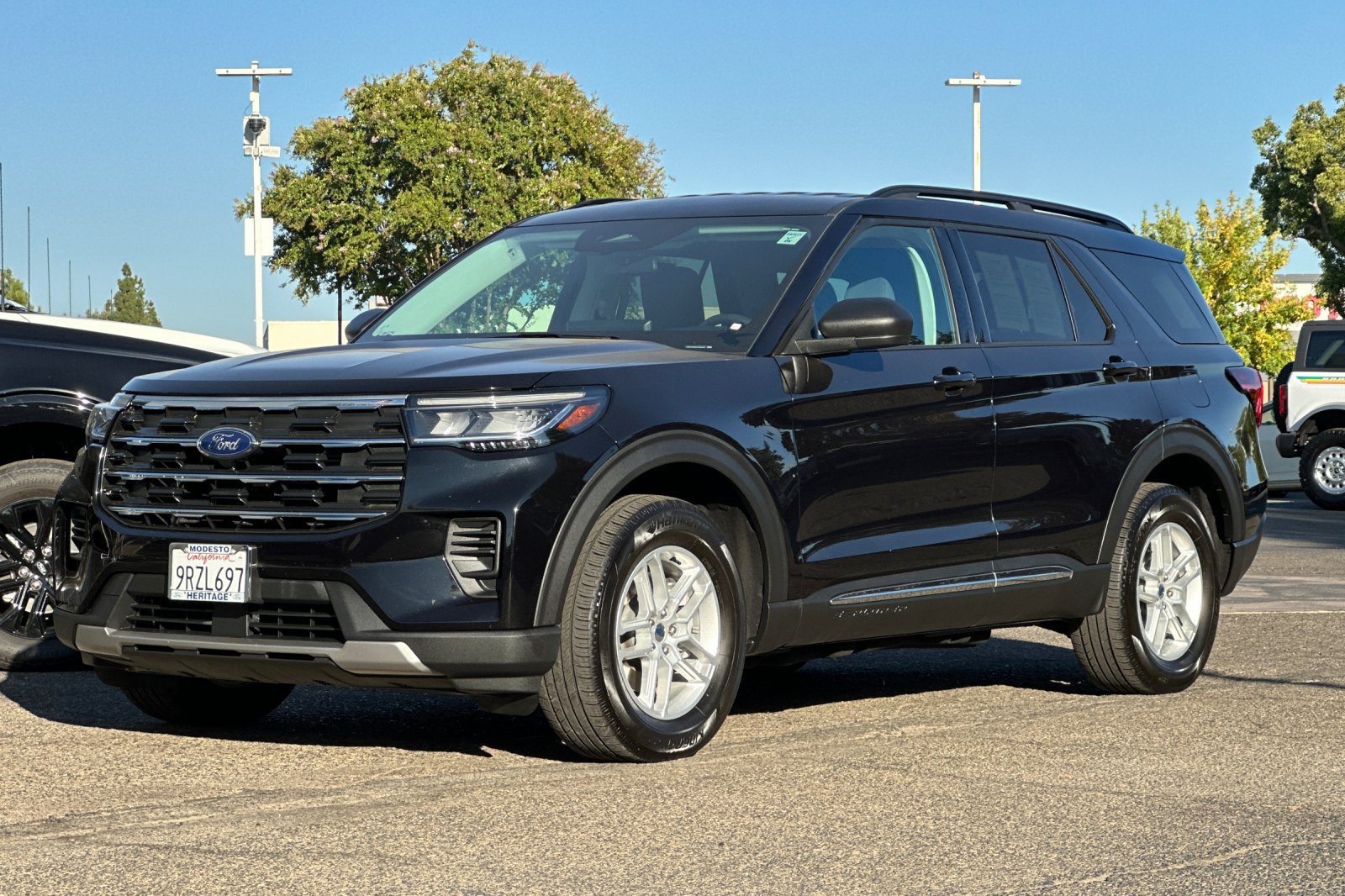 Used 2025 Ford Explorer Active AWD/4WD image 8