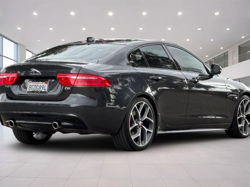 Used 2018 Jaguar XE S RWD image 4