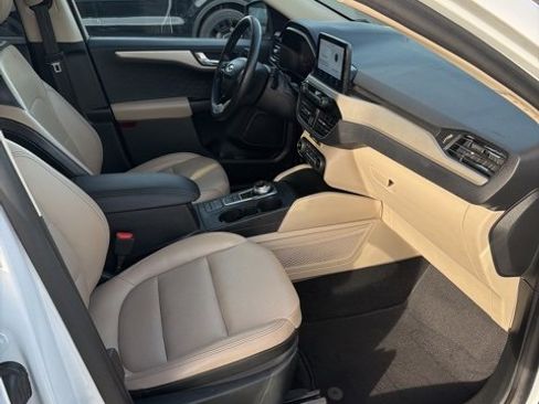 Used 2020 Ford Escape SEL image 32