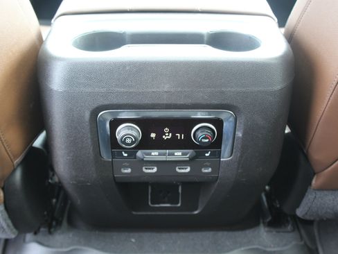 Used 2021 Chevrolet Tahoe High Country w/ Premium Package AWD/4WD image 18