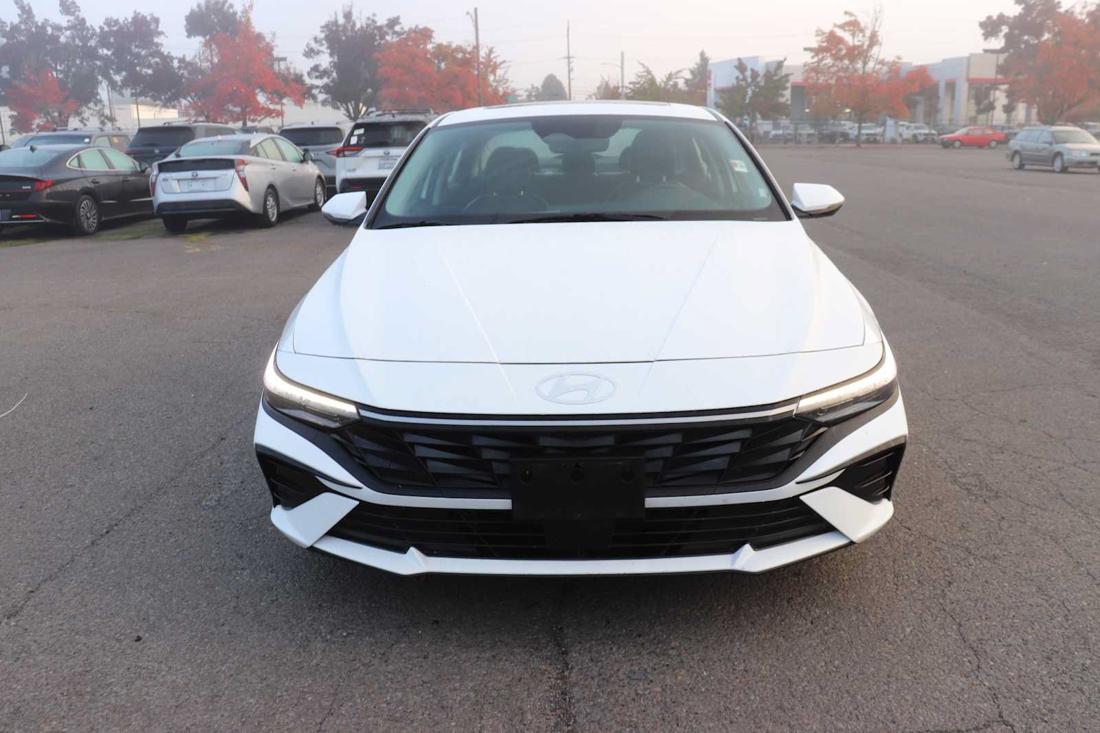 Used 2025 Hyundai Elantra Limited FWD image 2