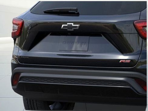 New 2025 Chevrolet Trax RS w/ Sunroof Package image 26