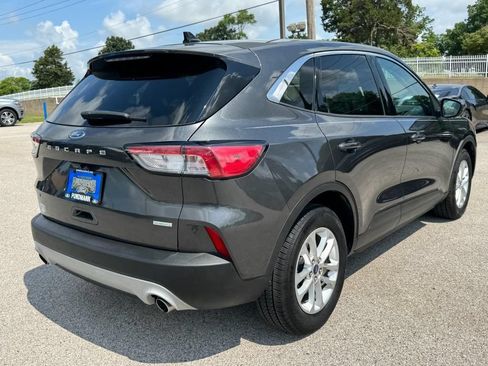 Used 2020 Ford Escape SE FWD image 3
