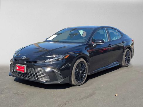 Used 2026 Toyota Camry SE FWD image 7