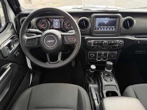 Certified 2023 Jeep Gladiator Sport AWD/4WD image 10