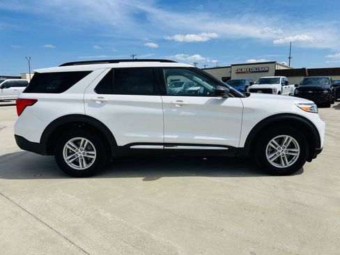 Used 2024 Ford Explorer XLT w/ Equipment Group 202A AWD/4WD image 41