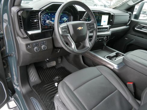 Certified 2025 Chevrolet Silverado 3500 LTZ w/ LTZ Convenience Package image 20