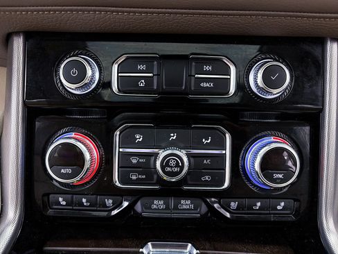 Used 2021 GMC Yukon XL Denali image 28