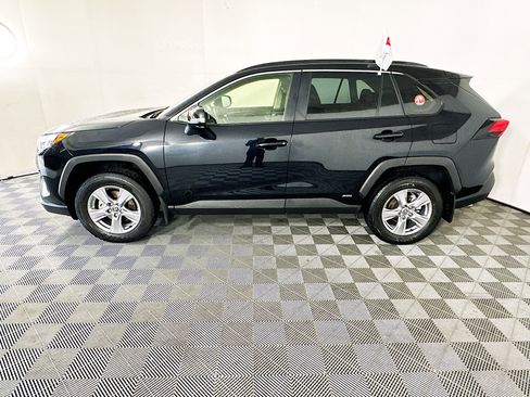 Used 2025 Toyota RAV4 LE AWD/4WD image 6