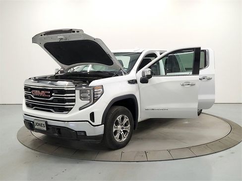 Used 2025 GMC Sierra 1500 SLT image 11