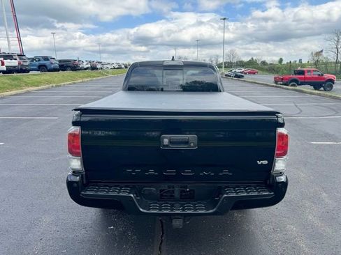Used 2020 Toyota Tacoma TRD Off-Road w/ Technology Package image 4