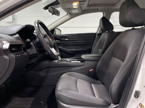 Used 2024 Nissan Altima 2.5 SV w/ SV Premium Package AWD/4WD image 8