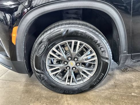 Used 2025 Chevrolet Traverse LT FWD image 33