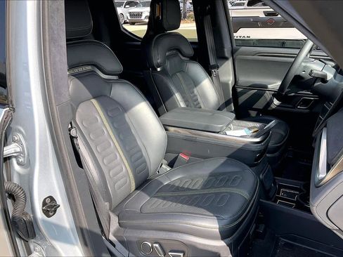 Used 2024 Rivian R1T Adventure image 9