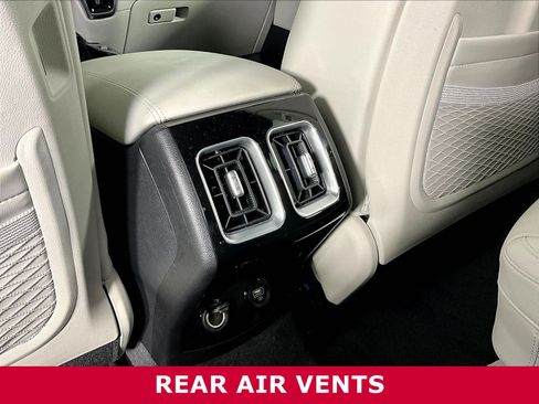 Used 2023 Kia Sorento SX FWD image 10