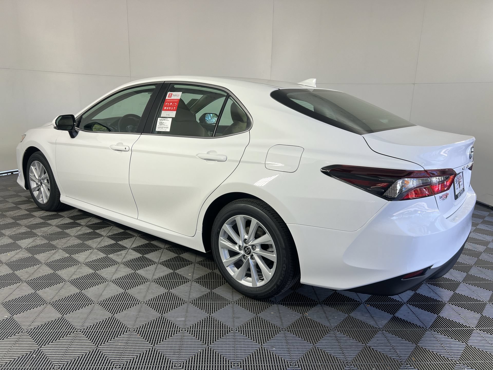Used 2024 Toyota Camry LE w/ Convenience Package FWD image 6