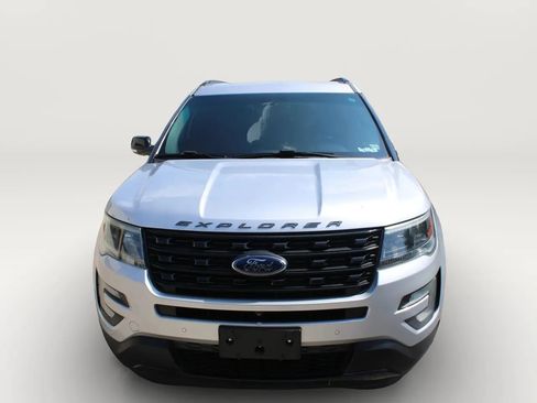Used 2017 Ford Explorer Sport w/ Equipment Group 401A AWD/4WD image 2