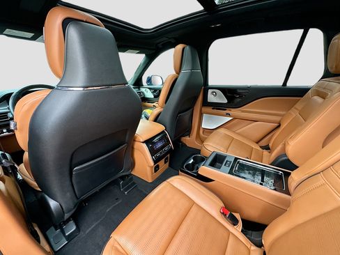 Used 2023 Lincoln Aviator Black Label Grand Touring w/ Class IV Trailer Tow Package image 27